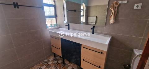 Moradia independente T3 com piscina em Lagoa