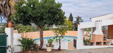 Moradia independente T3 com piscina em Lagoa