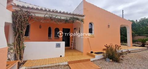 Moradia independente T3 com piscina em Lagoa