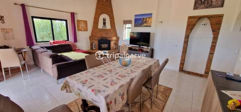 Moradia independente T3 com piscina em Lagoa