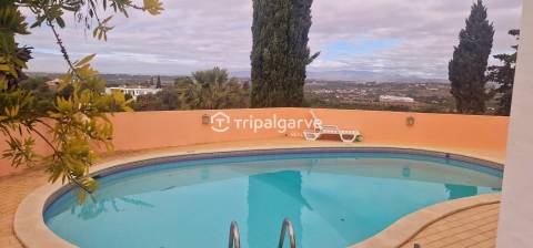 Moradia independente T3 com piscina em Lagoa