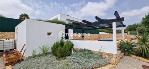 Moradia T4 com piscina e garagem em Belmonte - Portimao