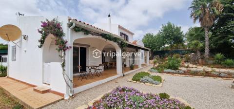 Moradia T4 com piscina e garagem em Belmonte - Portimao