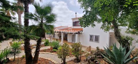 Moradia T4 com piscina e garagem em Belmonte - Portimao