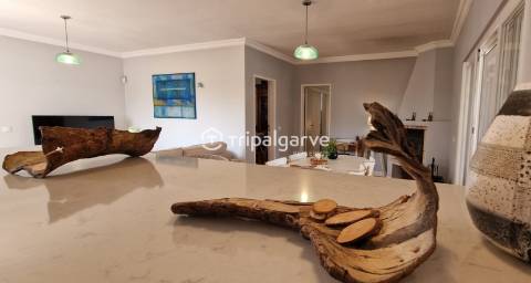 Moradia T4 com piscina e garagem em Belmonte - Portimao