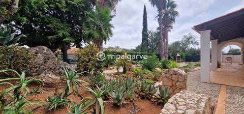 Moradia T4 com piscina e garagem em Belmonte - Portimao