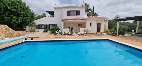 Moradia T4 com piscina e garagem em Belmonte - Portimao