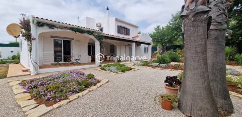 Moradia T4 com piscina e garagem em Belmonte - Portimao