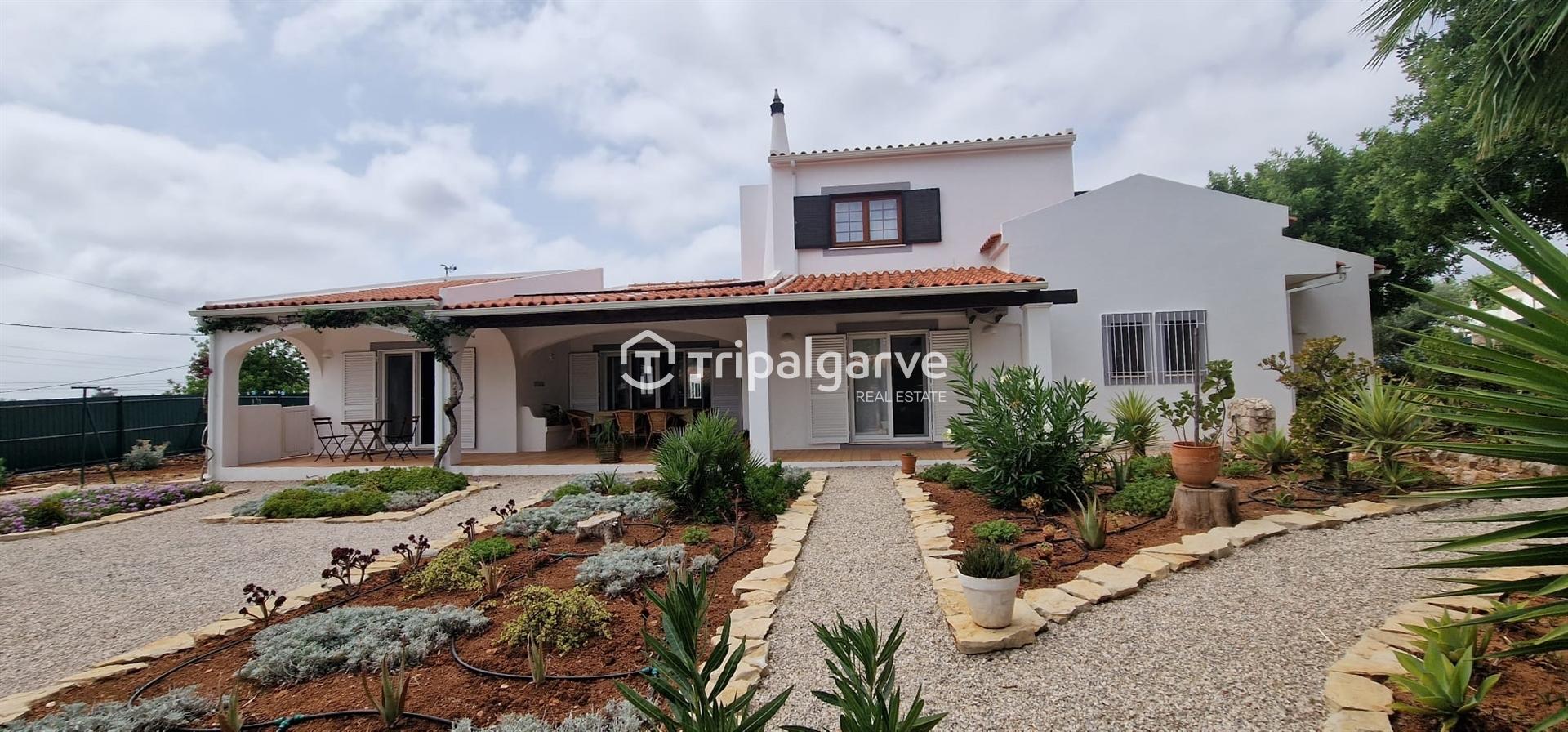 Moradia T4 com piscina e garagem em Belmonte - Portimao