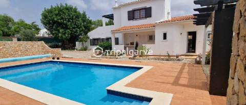 Moradia T4 com piscina e garagem em Belmonte - Portimao