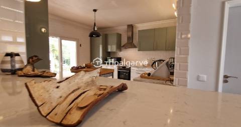 Moradia T4 com piscina e garagem em Belmonte - Portimao