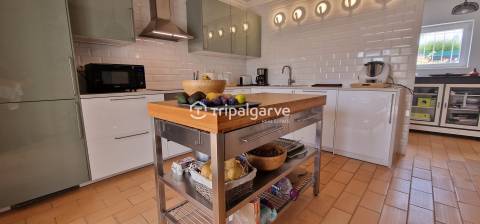 Moradia T4 com piscina e garagem em Belmonte - Portimao