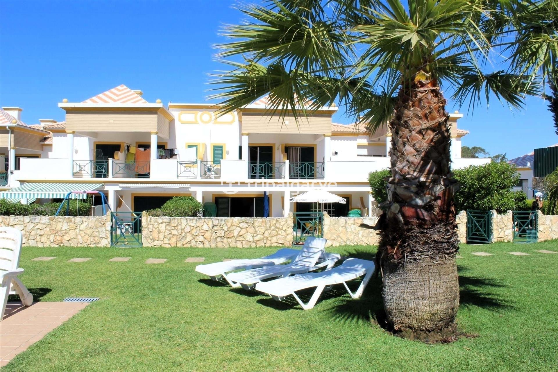 Moradia T2+2 com piscina localizada nos Caliços em Albufeira