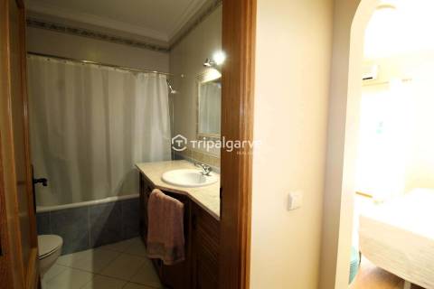 Moradia T2+2 com piscina localizada nos Caliços em Albufeira