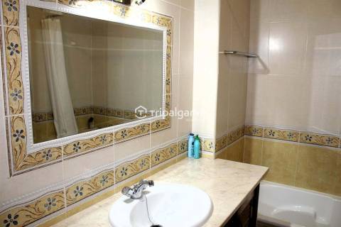 Moradia T2+2 com piscina localizada nos Caliços em Albufeira