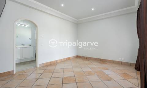 Moradia T5  com Piscina e garagem – Guia