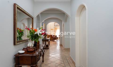 Moradia T5  com Piscina e garagem – Guia