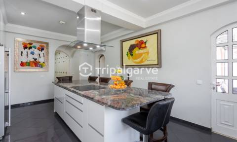 Moradia T5  com Piscina e garagem – Guia