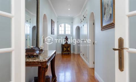 Moradia T5  com Piscina e garagem – Guia