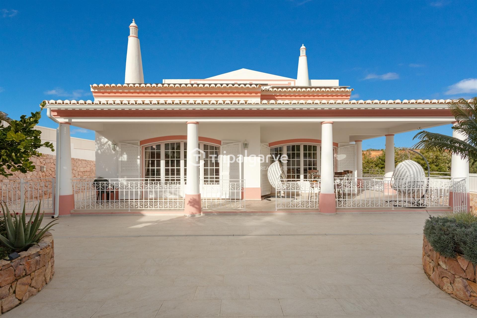 Moradia T5  com Piscina e garagem – Guia