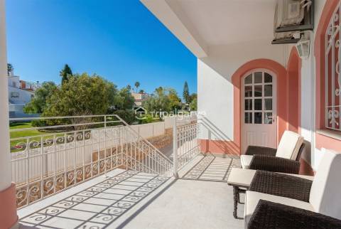 Moradia T5  com Piscina e garagem – Guia