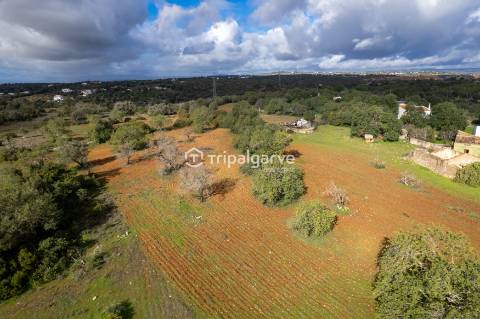 Terreno Misto de com Ruínas - Albufeira