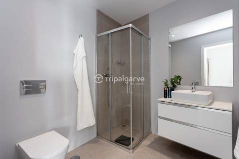 T3 Moderno com Vista Mar e Piscina Infinita – Olhos D´Água