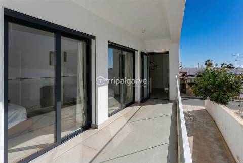 T3 Moderno com Vista Mar e Piscina Infinita – Olhos D´Água