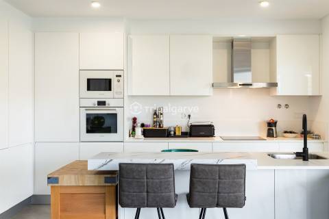 T2+1  Moderno em Zona Exclusiva de Albufeira com garagem