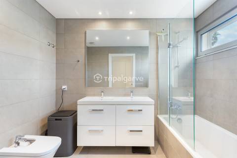 T2+1  Moderno em Zona Exclusiva de Albufeira com garagem