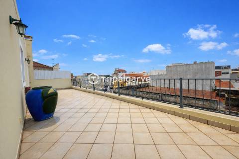 MORADIA T3 COM TERRAÇO PANORÂMICO + ESPAÇO COMERCIAL CENTRO DE PORTIMÃO