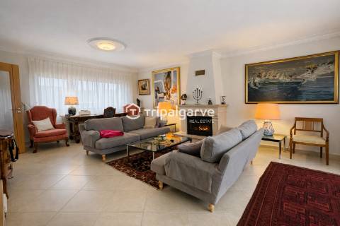 MORADIA T3 COM TERRAÇO PANORÂMICO + ESPAÇO COMERCIAL CENTRO DE PORTIMÃO