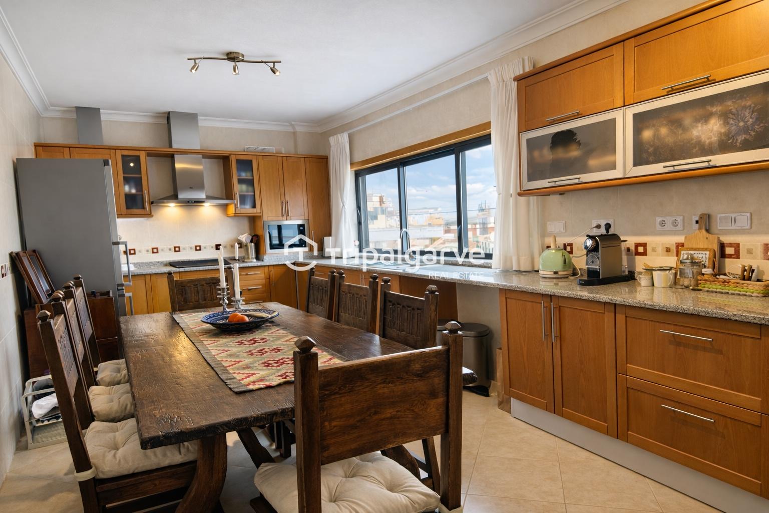 MORADIA T3 COM TERRAÇO PANORÂMICO + ESPAÇO COMERCIAL CENTRO DE PORTIMÃO