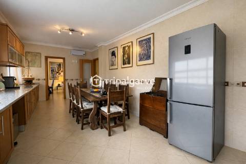 MORADIA T3 COM TERRAÇO PANORÂMICO + ESPAÇO COMERCIAL CENTRO DE PORTIMÃO