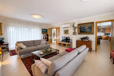 MORADIA T3 COM TERRAÇO PANORÂMICO + ESPAÇO COMERCIAL CENTRO DE PORTIMÃO