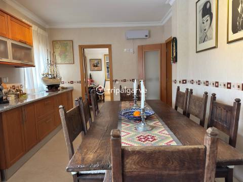 MORADIA T3 COM TERRAÇO PANORÂMICO + ESPAÇO COMERCIAL CENTRO DE PORTIMÃO