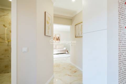 T1+1 RENOVADO COM VARANDA+GARAGEM+ARCADACAO