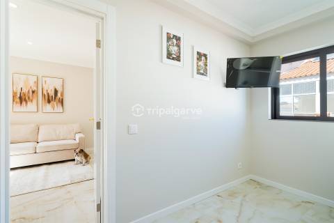 T1+1 RENOVADO COM VARANDA+GARAGEM+ARCADACAO