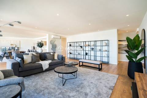 Luxuoso penthouse T4 com vista mar unica