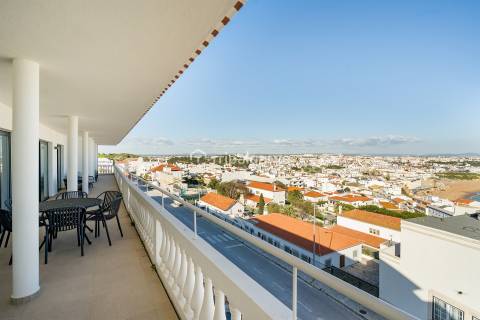 Luxuoso penthouse T4 com vista mar unica
