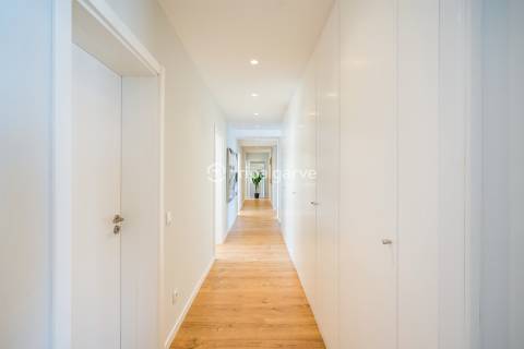 Luxuoso penthouse T4 com vista mar unica