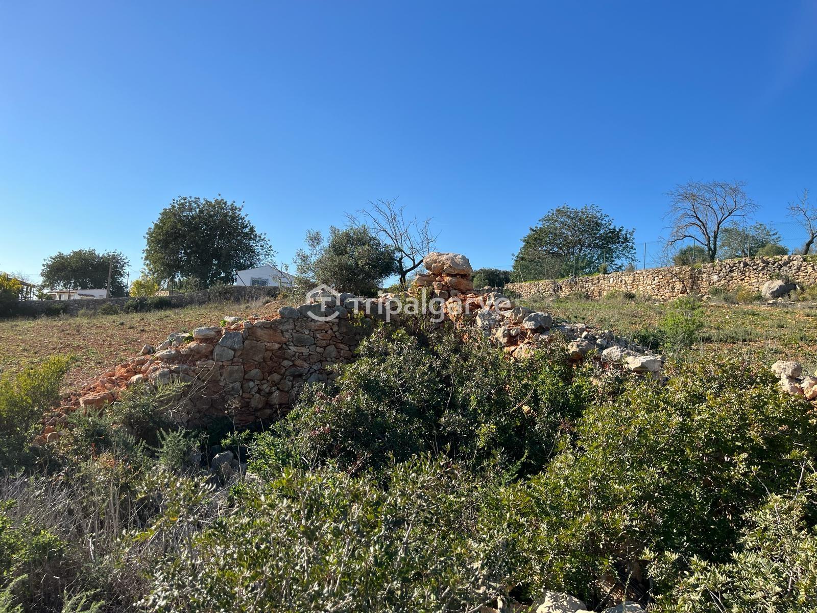 Terreno Mixto com Ruína em Canais – Albufeira