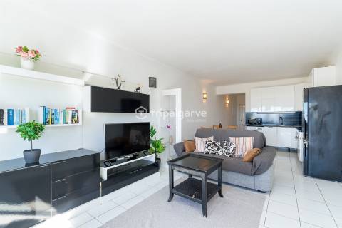 Apartamento T1 para Venda em Albufeira e Olhos de Água – Penthouse com Vistas Panorâmicas sobre Mar