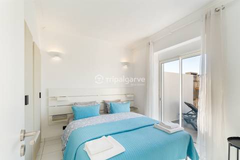 Apartamento T1 para Venda em Albufeira e Olhos de Água – Penthouse com Vistas Panorâmicas sobre Mar