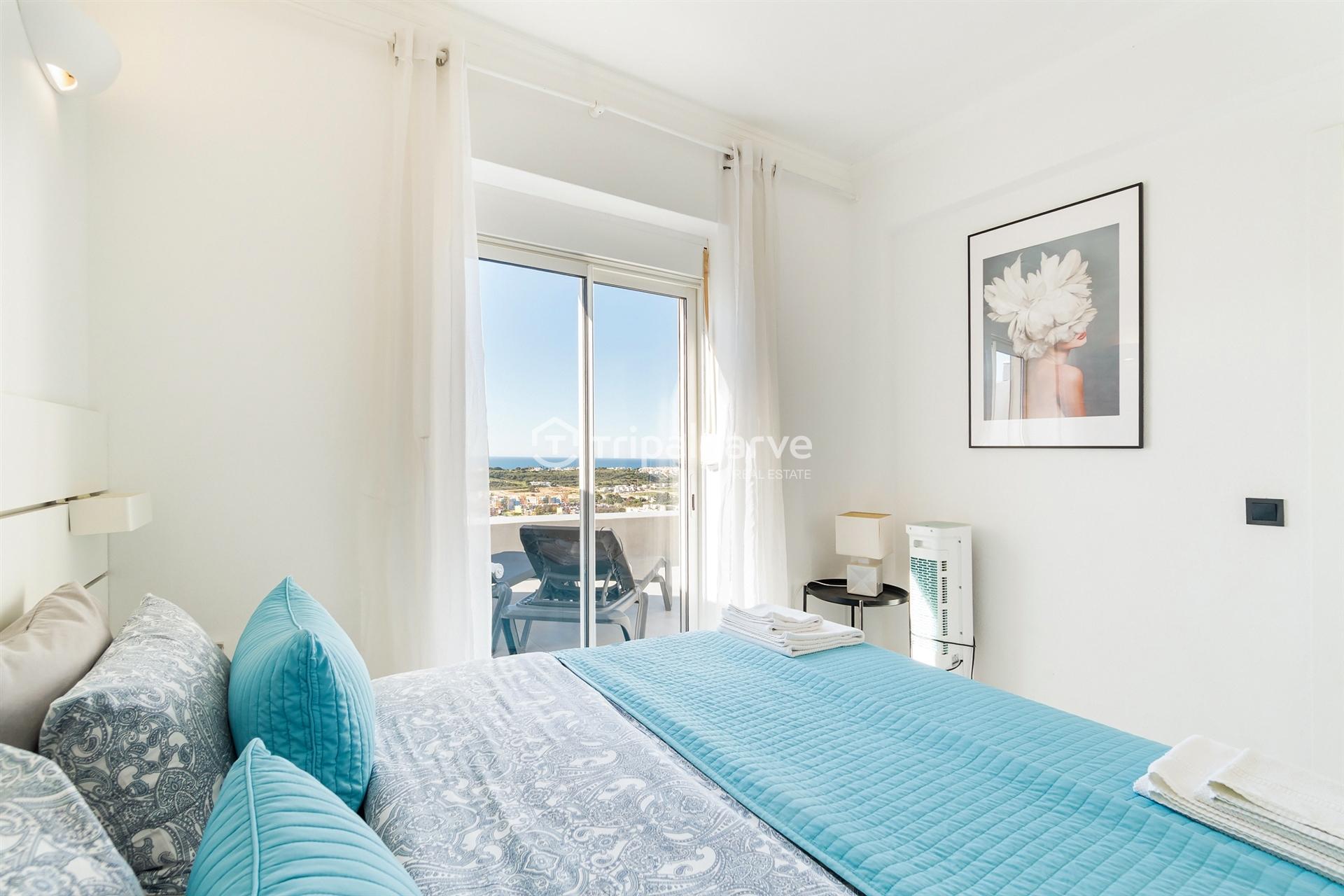 Apartamento T1 para Venda em Albufeira e Olhos de Água – Penthouse com Vistas Panorâmicas sobre Mar