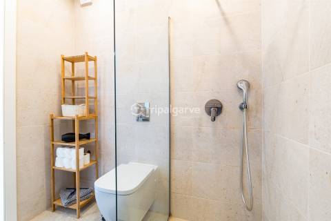 Apartamento T1 para Venda em Albufeira e Olhos de Água – Penthouse com Vistas Panorâmicas sobre Mar