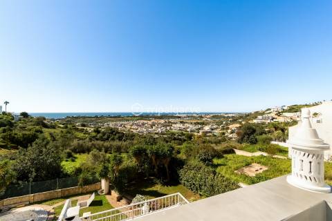 Apartamento T1 para Venda em Albufeira e Olhos de Água – Penthouse com Vistas Panorâmicas sobre Mar