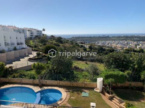 Apartamento T1 para Venda em Albufeira e Olhos de Água – Penthouse com Vistas Panorâmicas sobre Mar