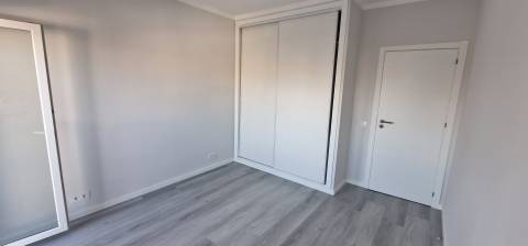 T3 Renovado com Vista Rio e Localização Privilegiada