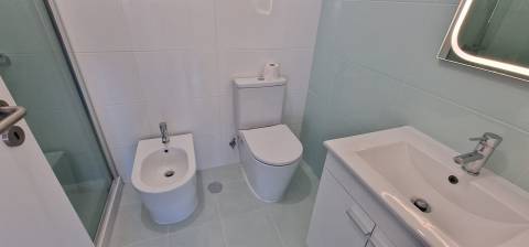 T3 Renovado com Vista Rio e Localização Privilegiada